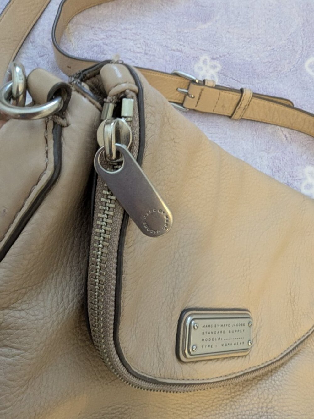 Marc by Marc Jacobs Beige Leather Shoulder Bag - Picture 7 of 7